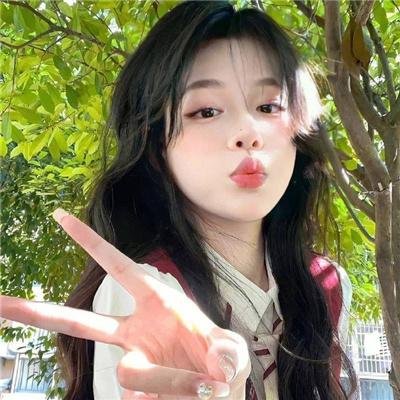 穿盔甲的少女